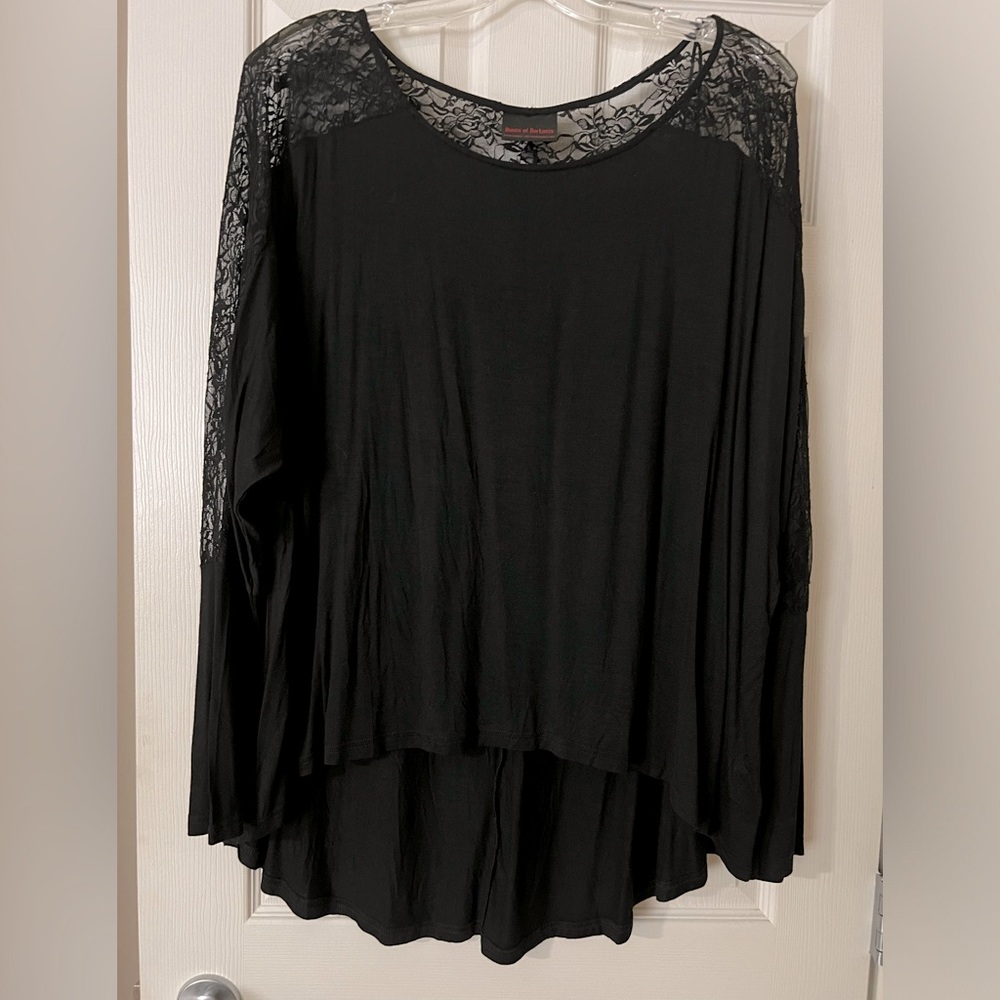 Queen of Darkness Hi-Lo Lace Dolman Top - Size 2X